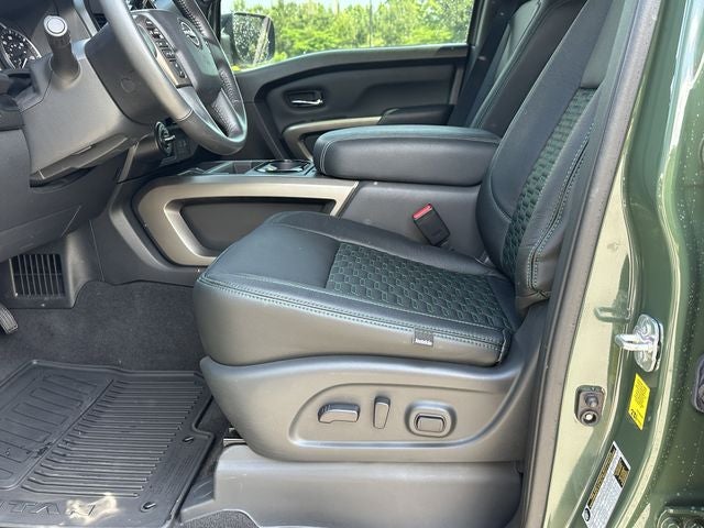 2024 Nissan Titan SV BLACK EDITION