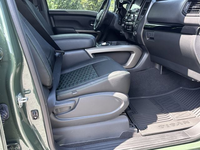 2024 Nissan Titan SV BLACK EDITION