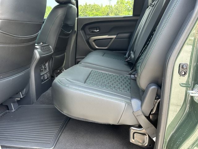 2024 Nissan Titan SV BLACK EDITION