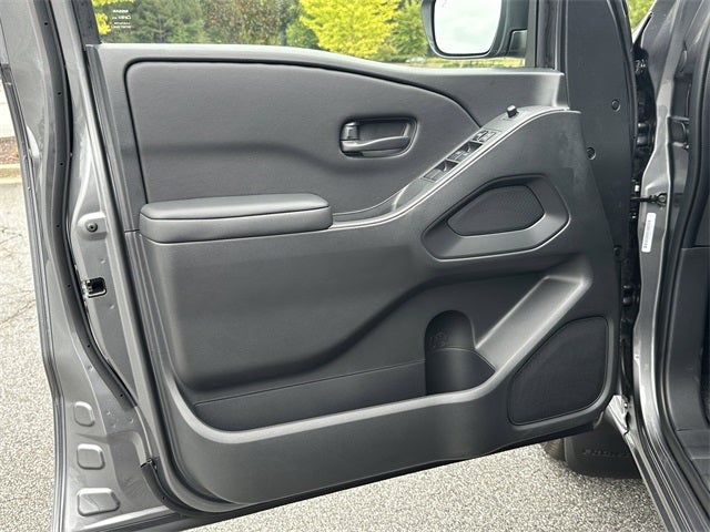 2026 Nissan Frontier SV Dark Armor