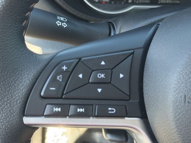 2025 Nissan Versa 1.6 SR