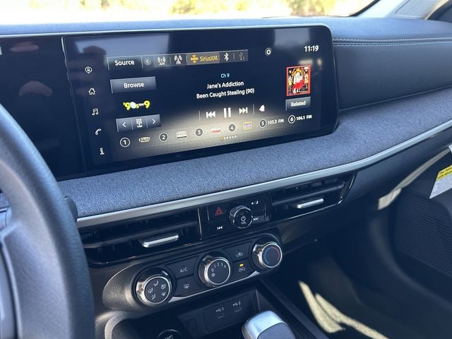 2025 Nissan Kicks SV