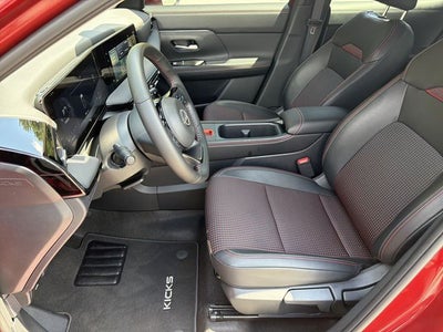2025 Nissan Kicks SR