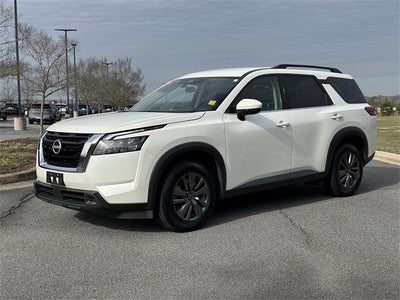2024 Nissan Pathfinder SV