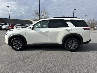 2024 Nissan Pathfinder SV