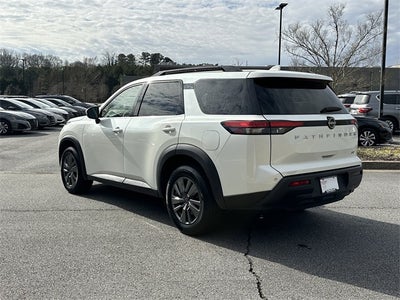 2024 Nissan Pathfinder SV