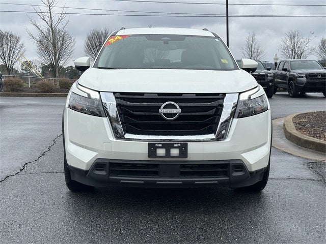 2024 Nissan Pathfinder SV