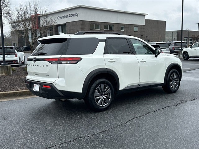 2024 Nissan Pathfinder SV