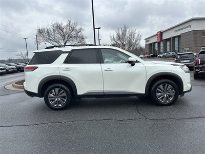 2024 Nissan Pathfinder SV