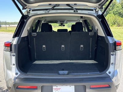 2025 Nissan Pathfinder SV