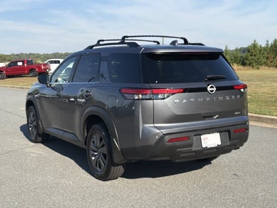 2025 Nissan Pathfinder SV