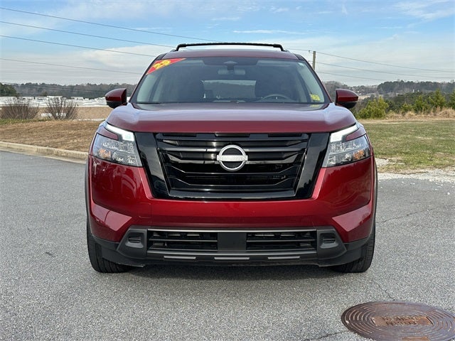 2025 Nissan Pathfinder SV