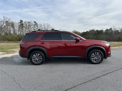 2025 Nissan Pathfinder SV