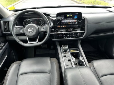 2025 Nissan Pathfinder SL