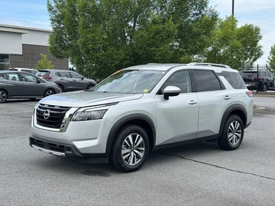2025 Nissan Pathfinder SL