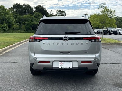 2025 Nissan Pathfinder SL