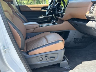 2025 Nissan Pathfinder Platinum