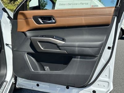 2025 Nissan Pathfinder Platinum