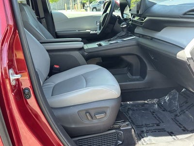 2025 Toyota Sienna XLE 8 Passenger