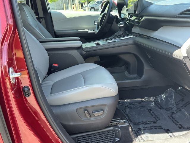 2025 Toyota Sienna XLE 8 Passenger