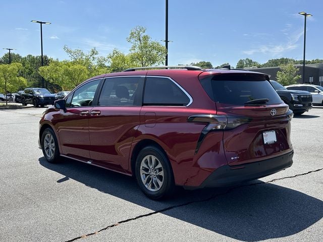 2025 Toyota Sienna XLE 8 Passenger