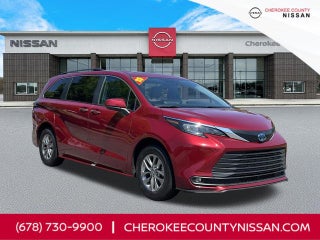 2025 Toyota Sienna XLE 8 Passenger