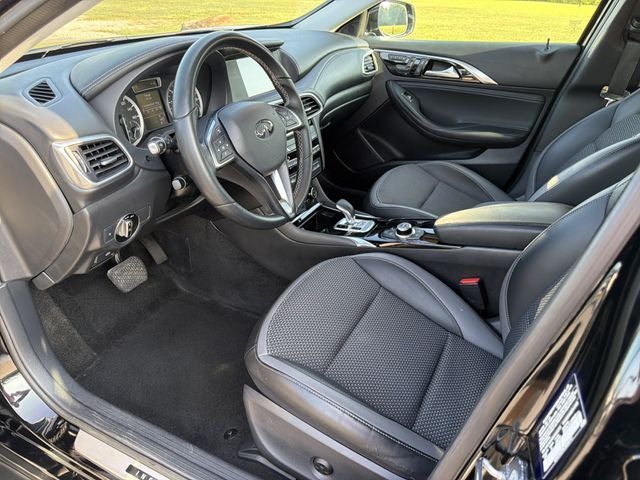 2018 INFINITI QX30 LUXE