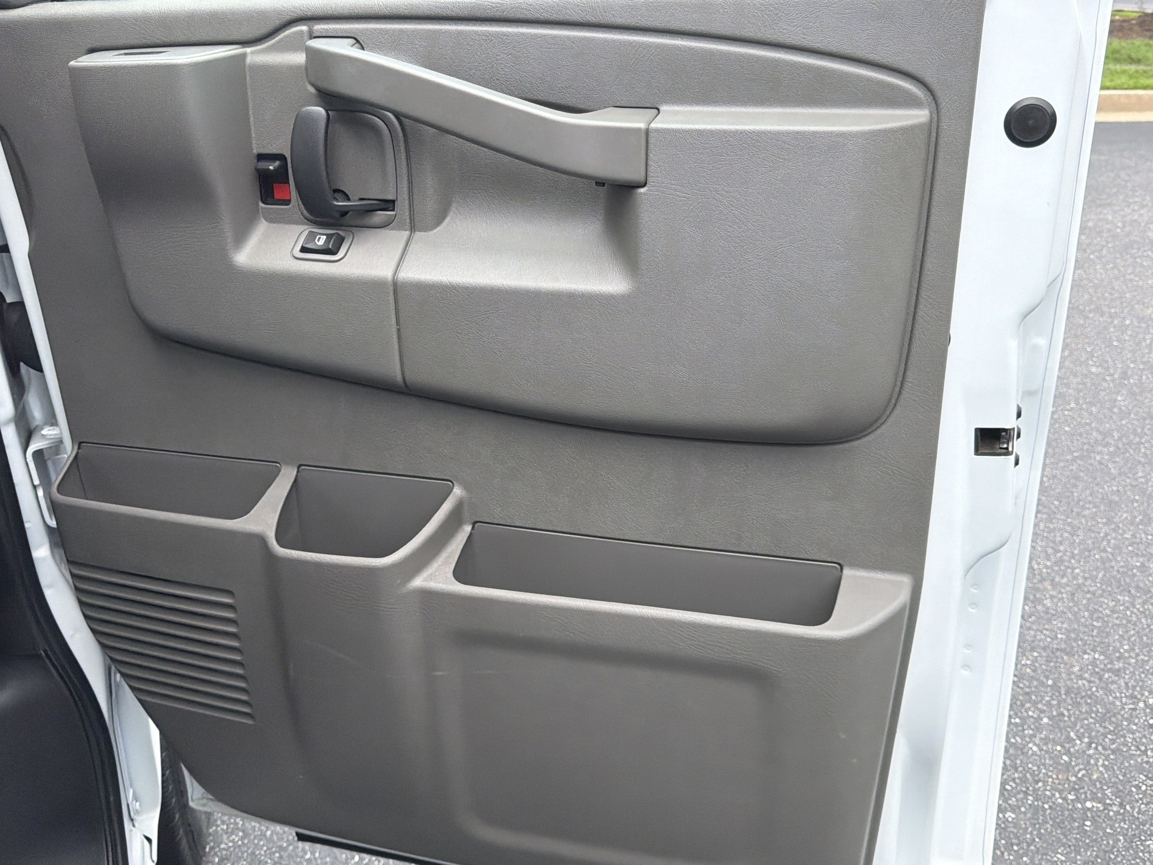 2022 Chevrolet Express Passenger LT