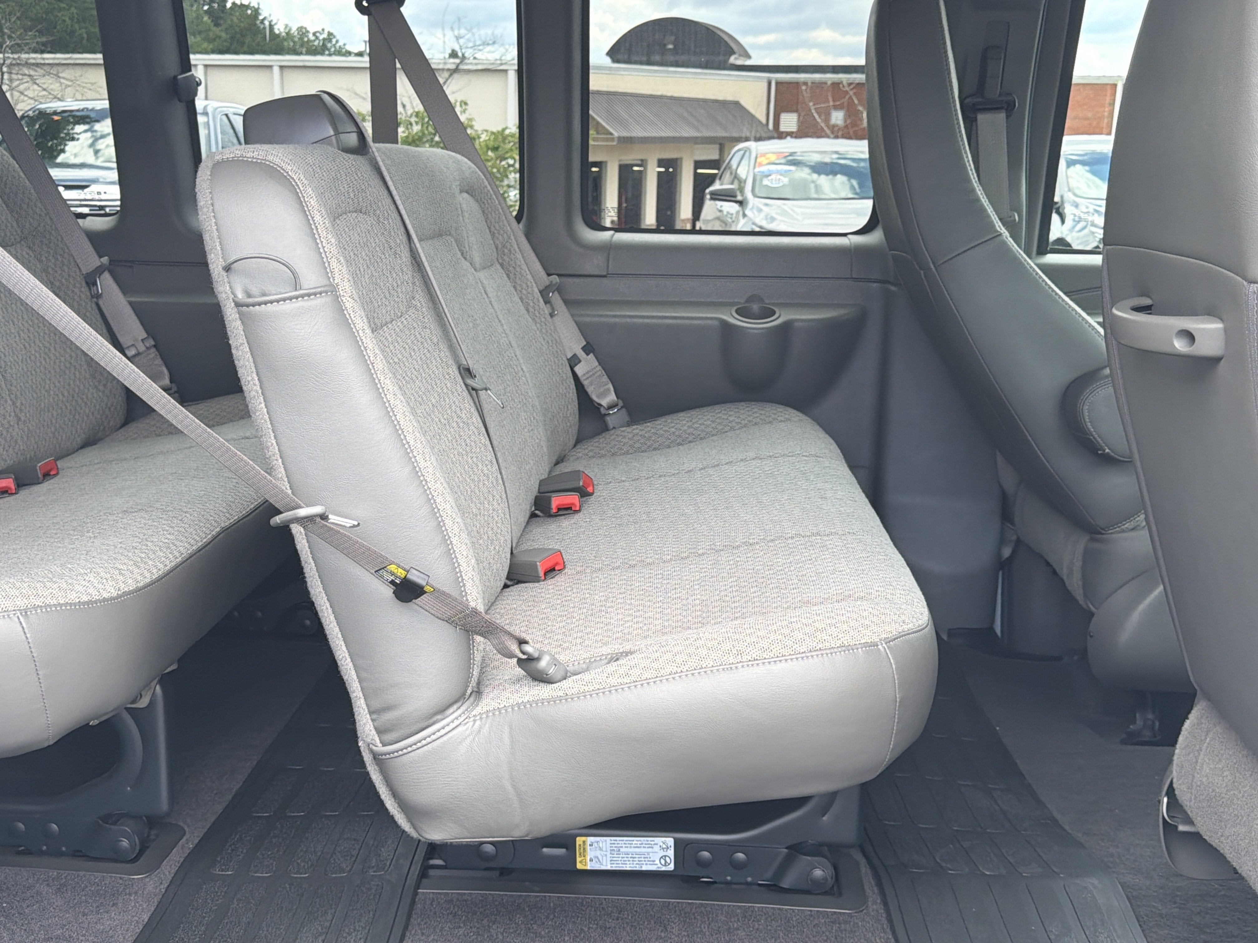 2022 Chevrolet Express Passenger LT