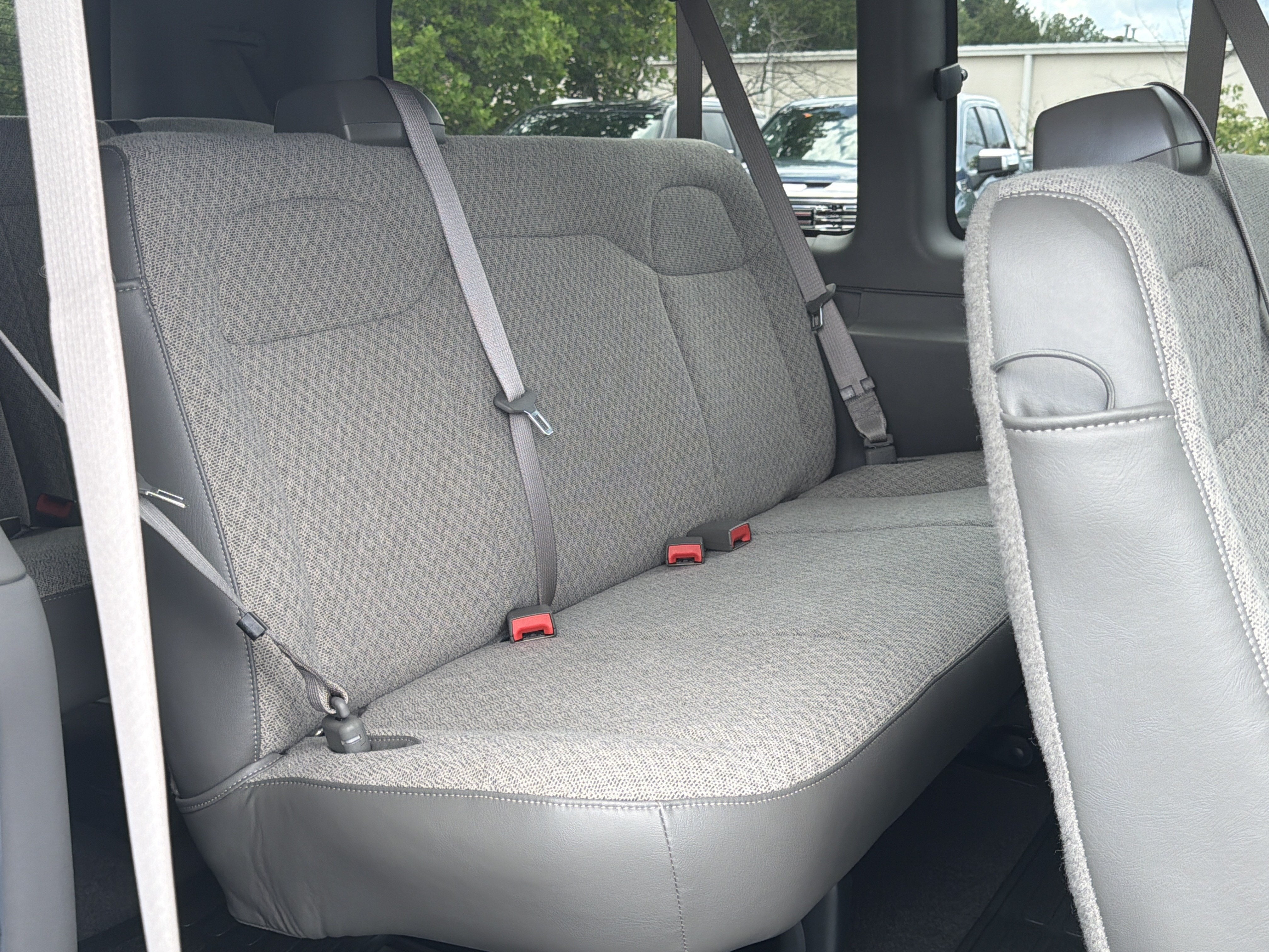2022 Chevrolet Express Passenger LT