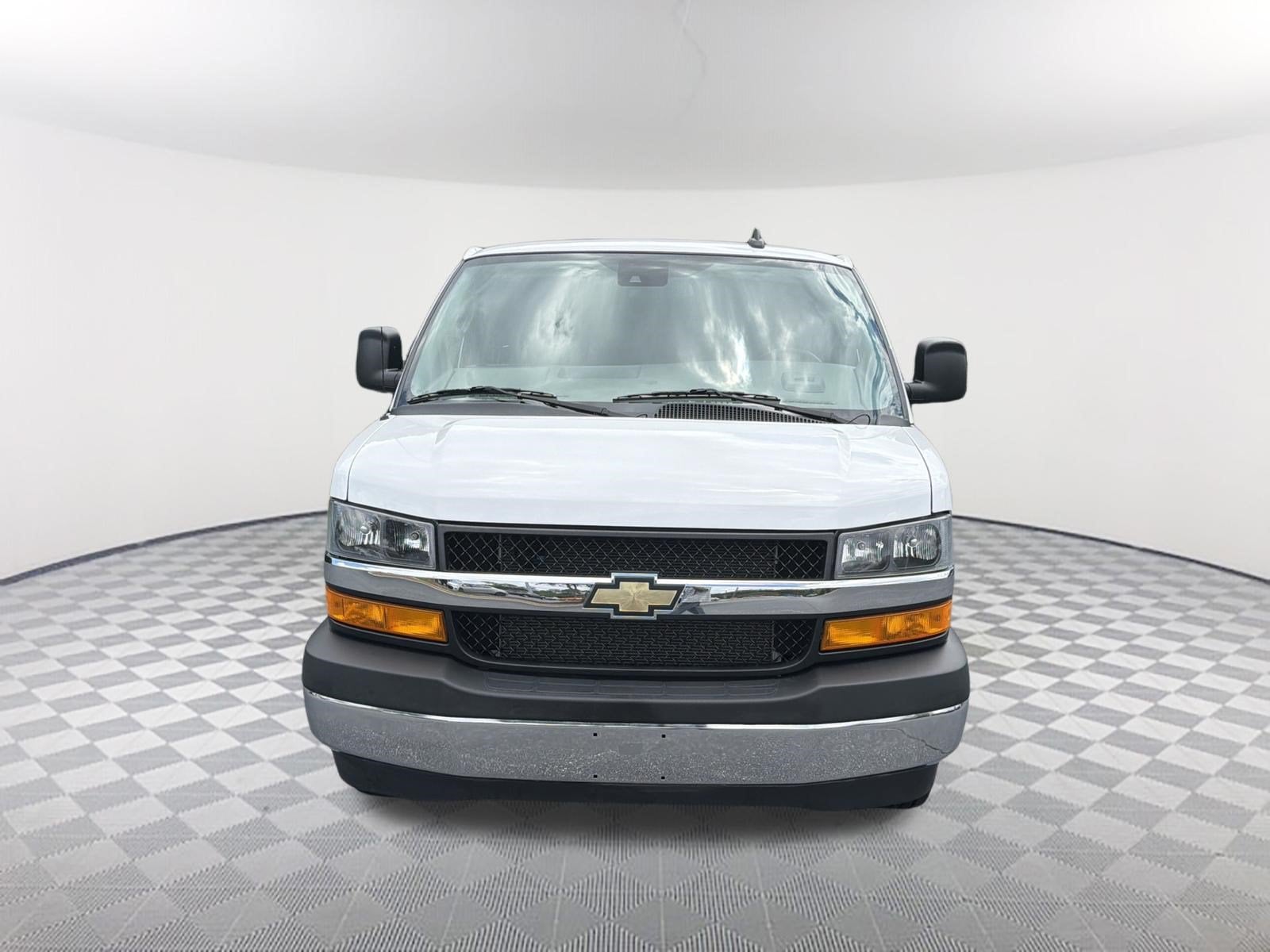 2022 Chevrolet Express Passenger LT