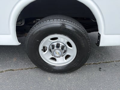 2022 Chevrolet Express Passenger LT