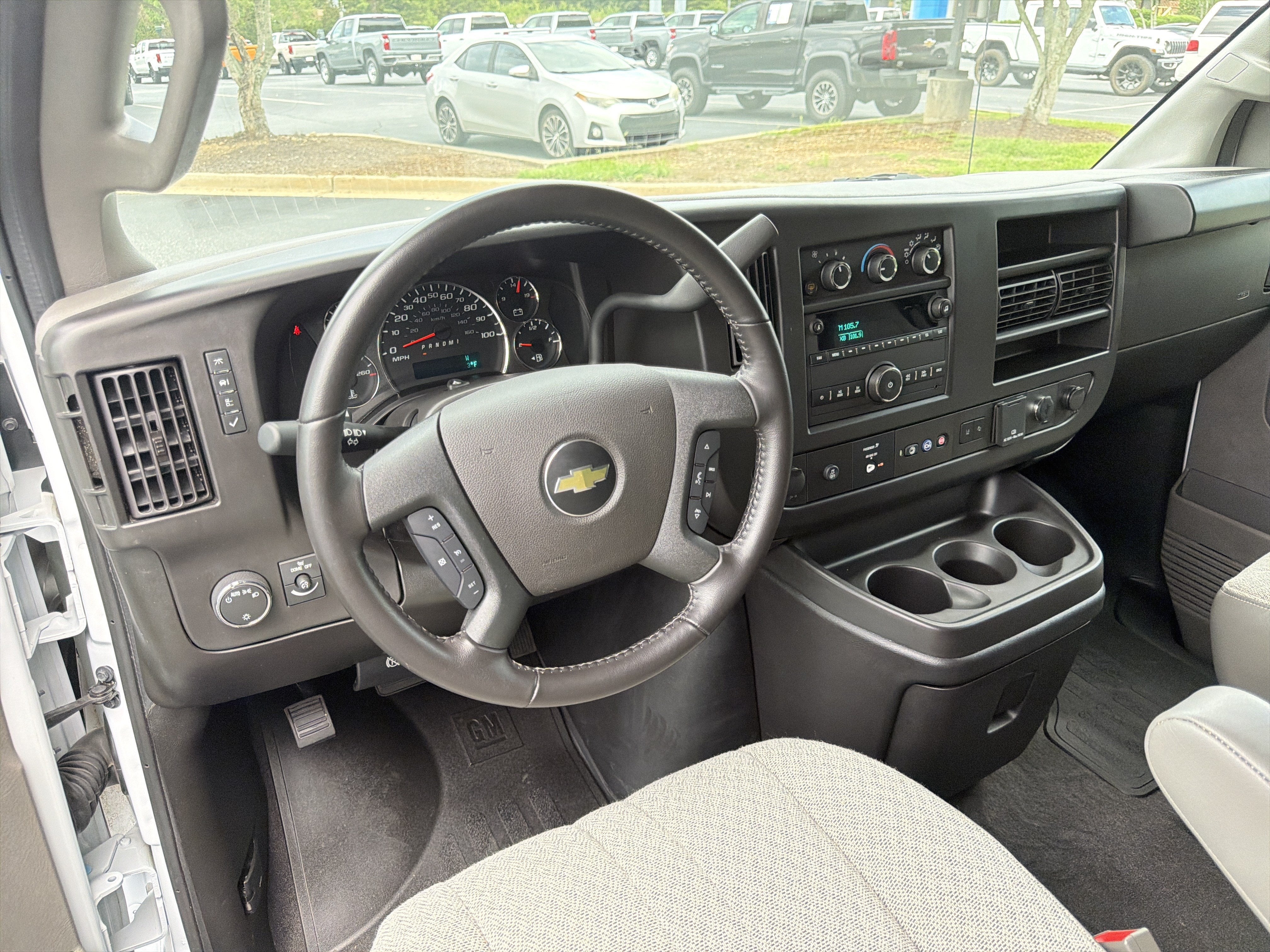 2022 Chevrolet Express Passenger LT