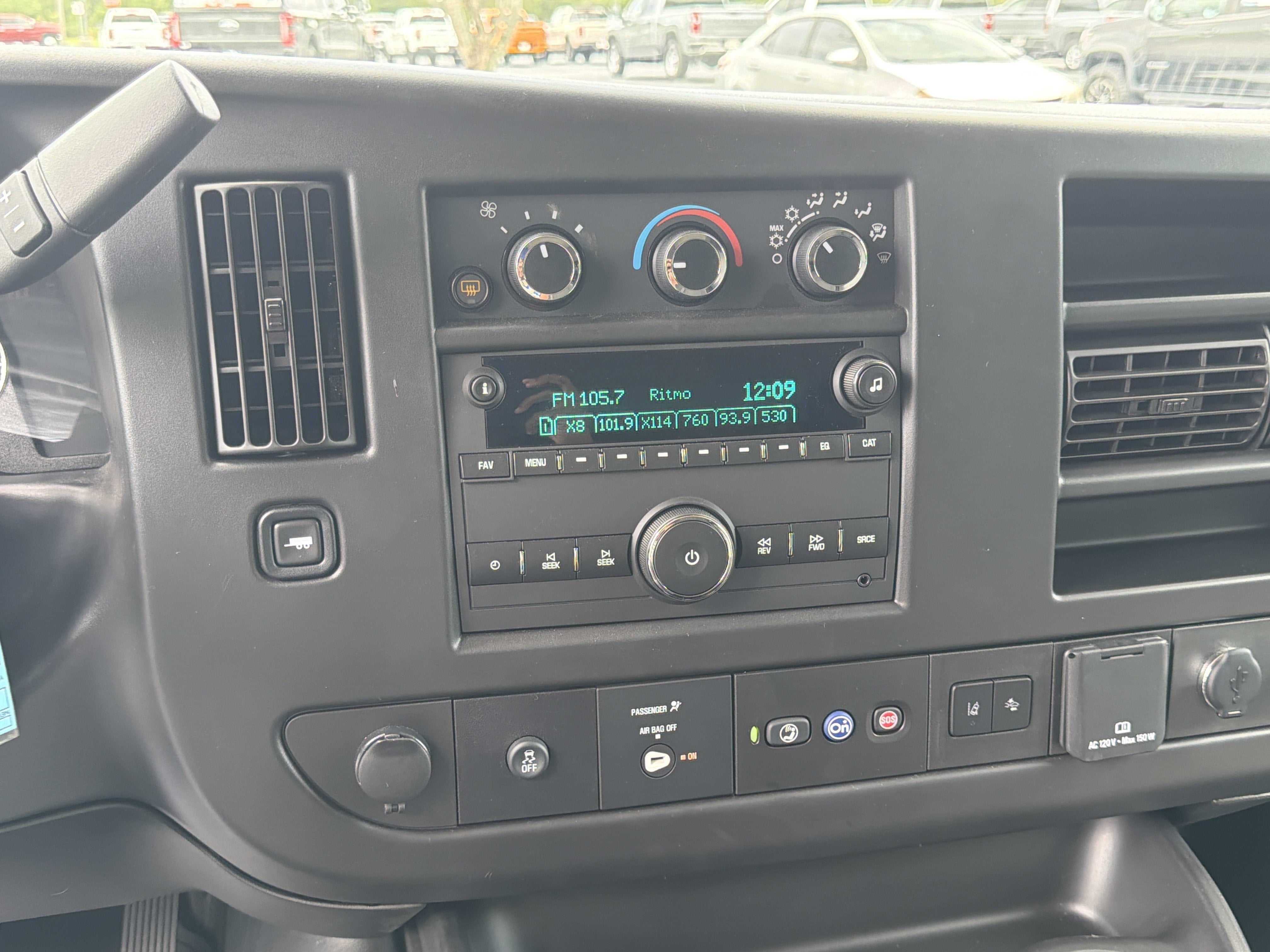 2022 Chevrolet Express Passenger LT
