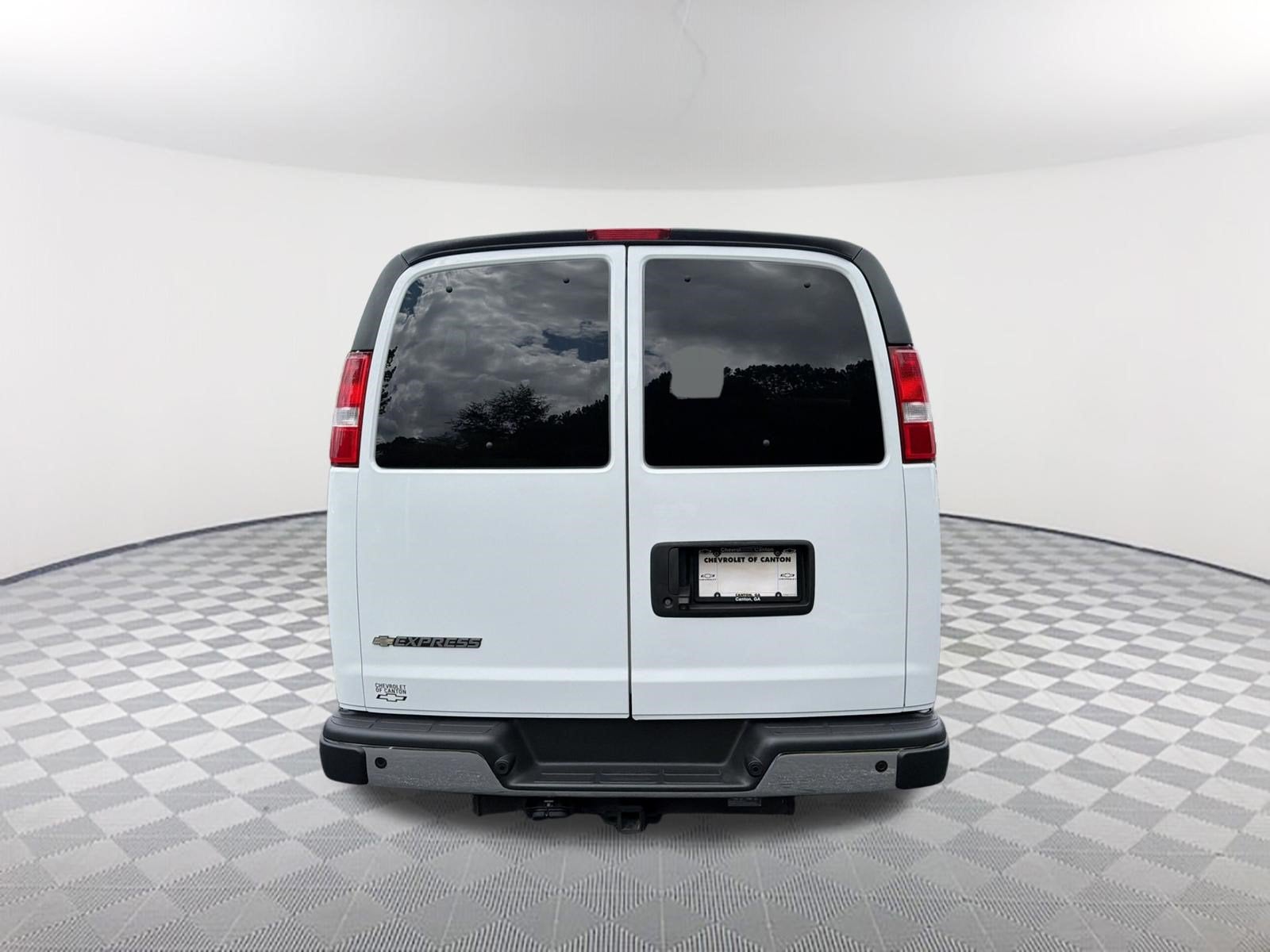 2022 Chevrolet Express Passenger LT