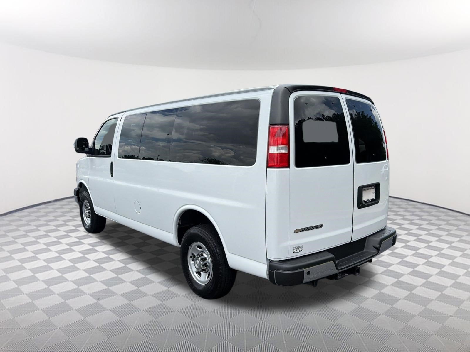 2022 Chevrolet Express Passenger LT