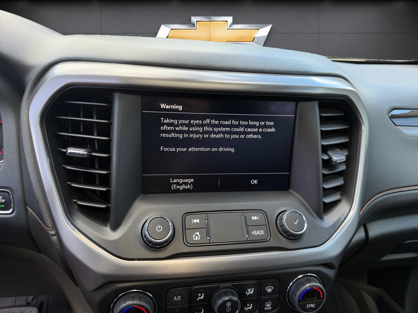 2023 GMC Acadia AT4