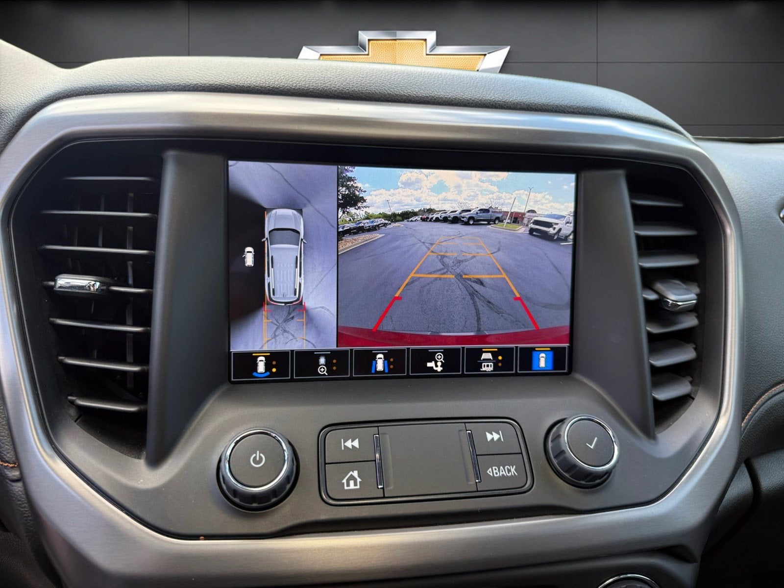 2023 GMC Acadia AT4