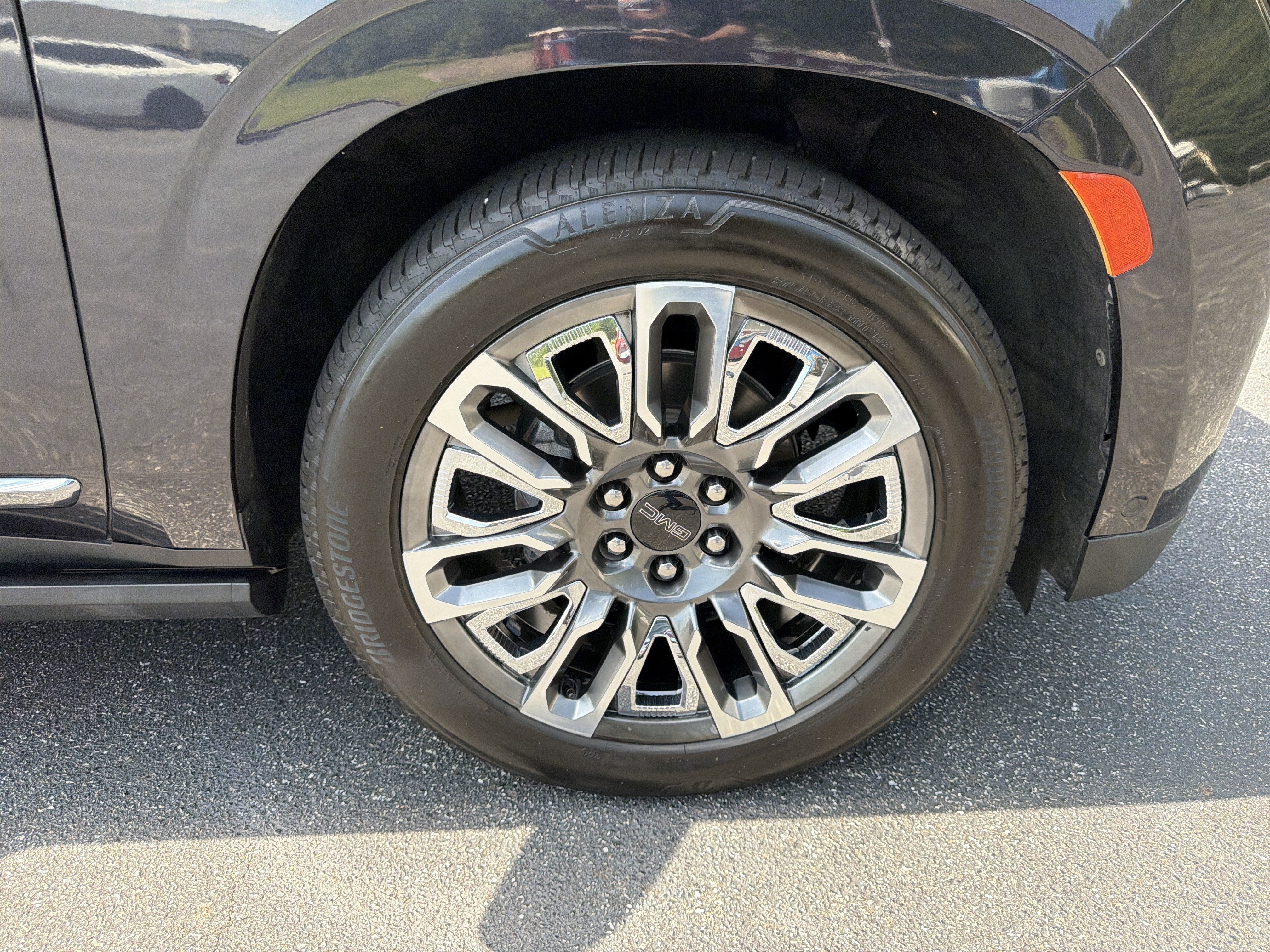 2023 GMC Yukon Denali Ultimate