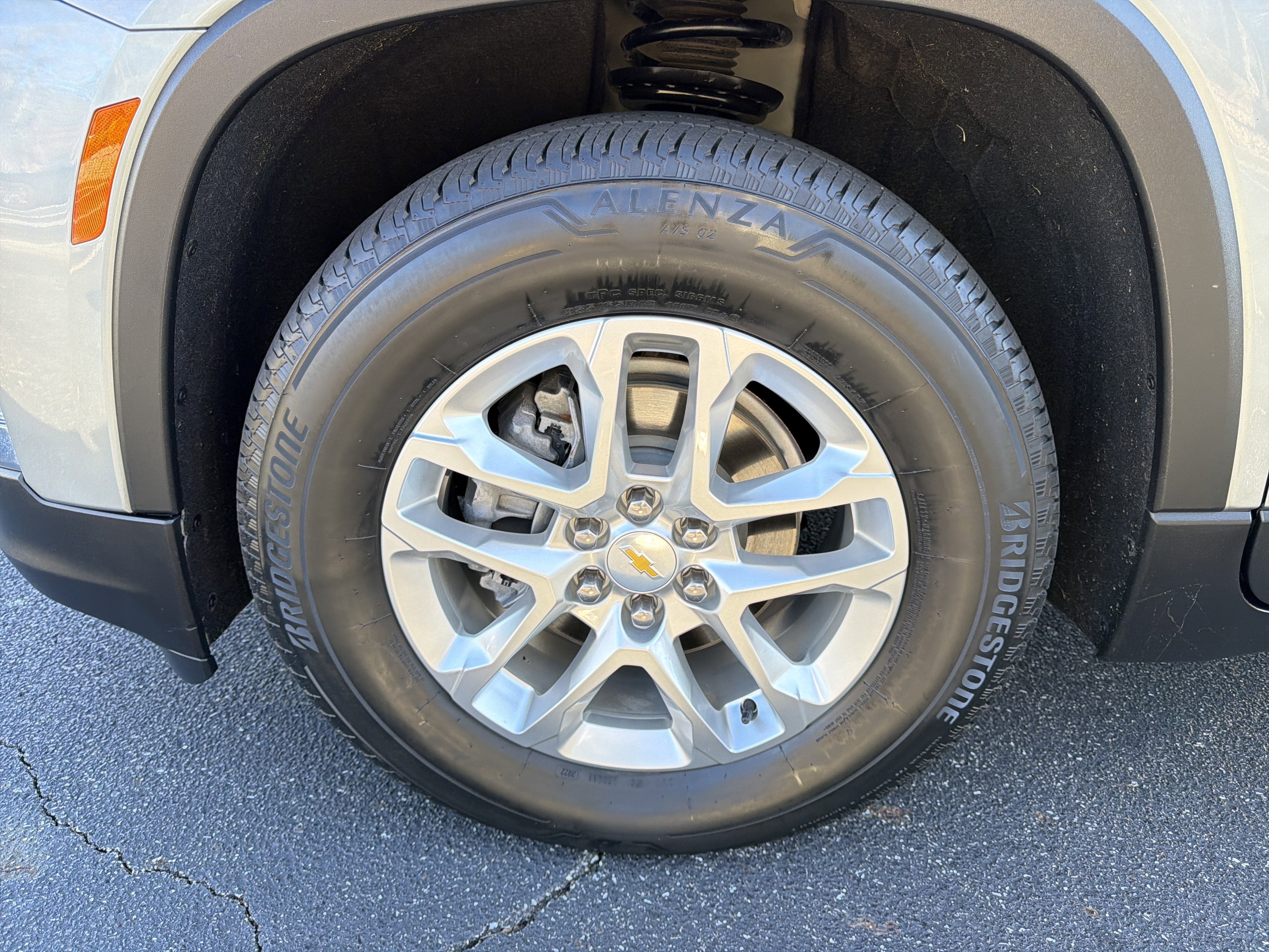 2023 Chevrolet Traverse LS