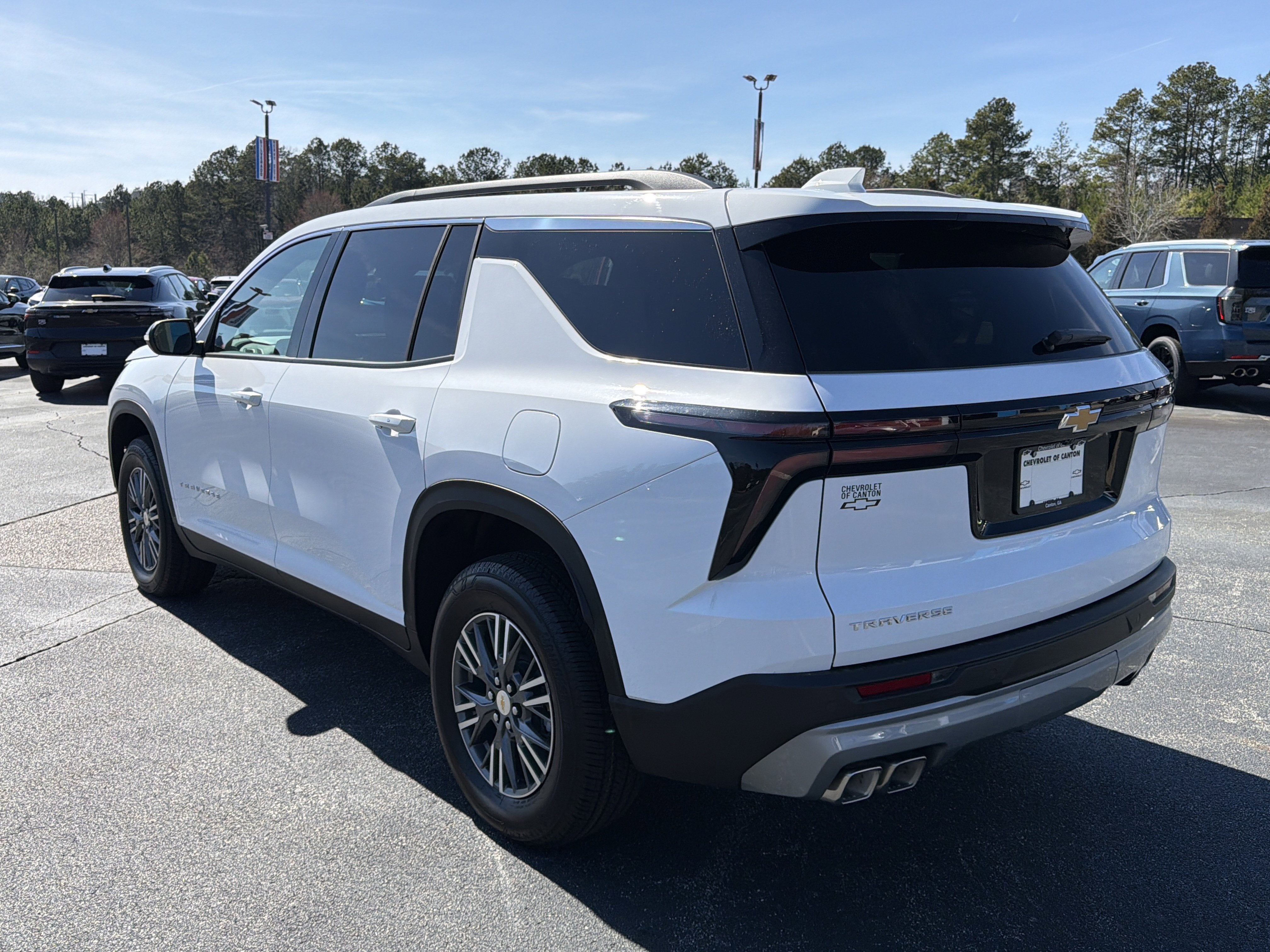 2026 Chevrolet Traverse FWD LT