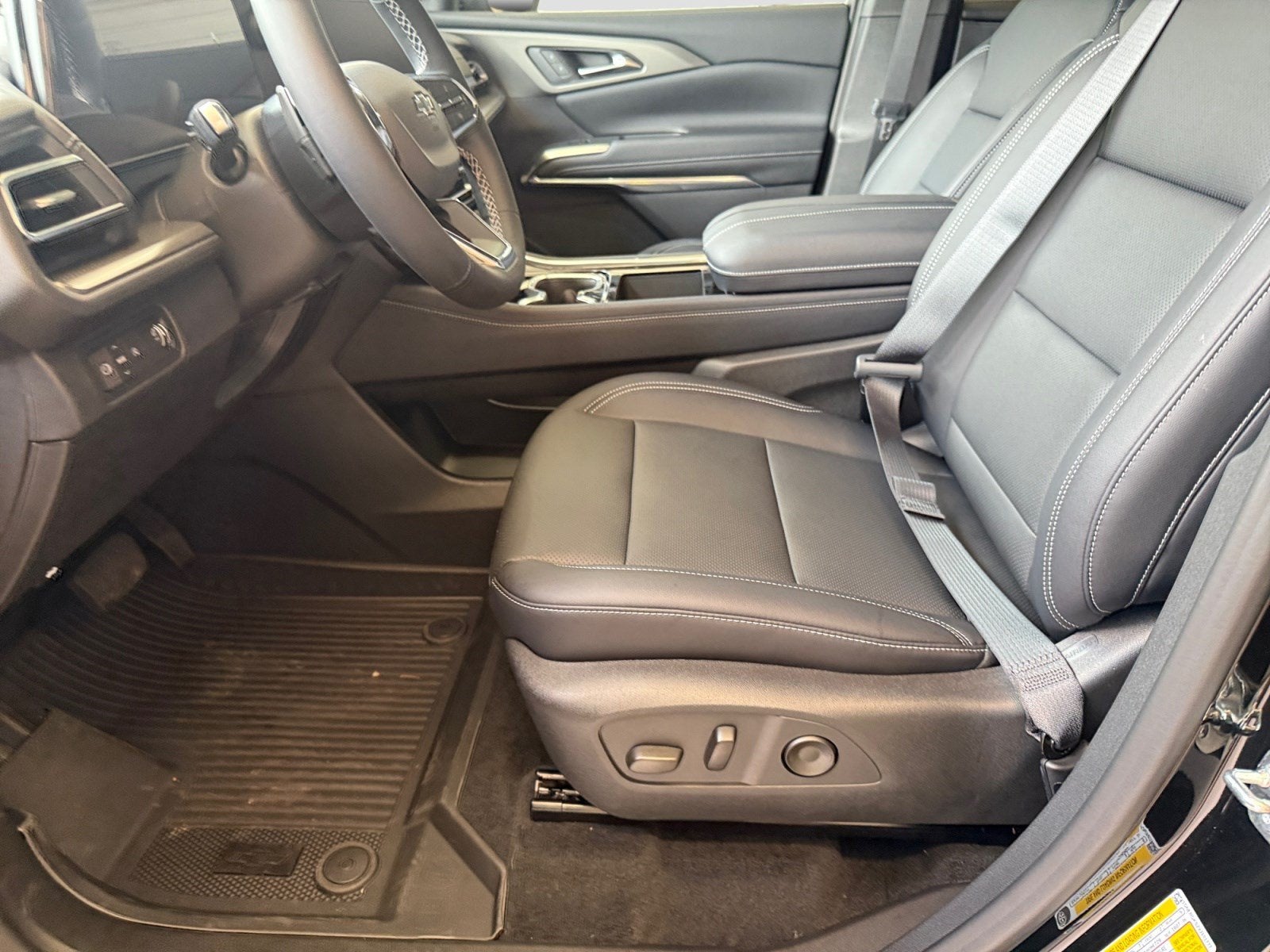 2027 Chevrolet Traverse FWD LT