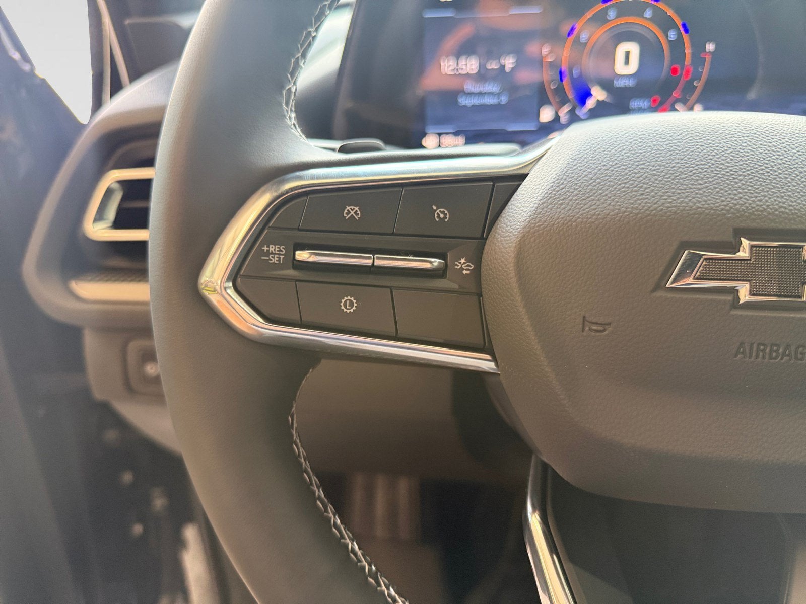 2027 Chevrolet Traverse FWD LT