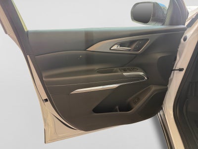 2027 Chevrolet Traverse FWD LT