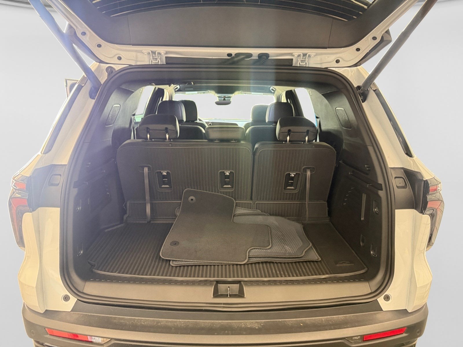 2027 Chevrolet Traverse FWD LT