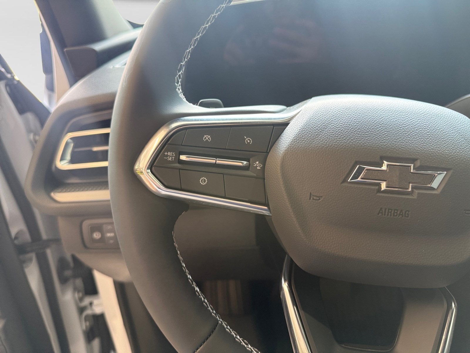 2027 Chevrolet Traverse FWD LT