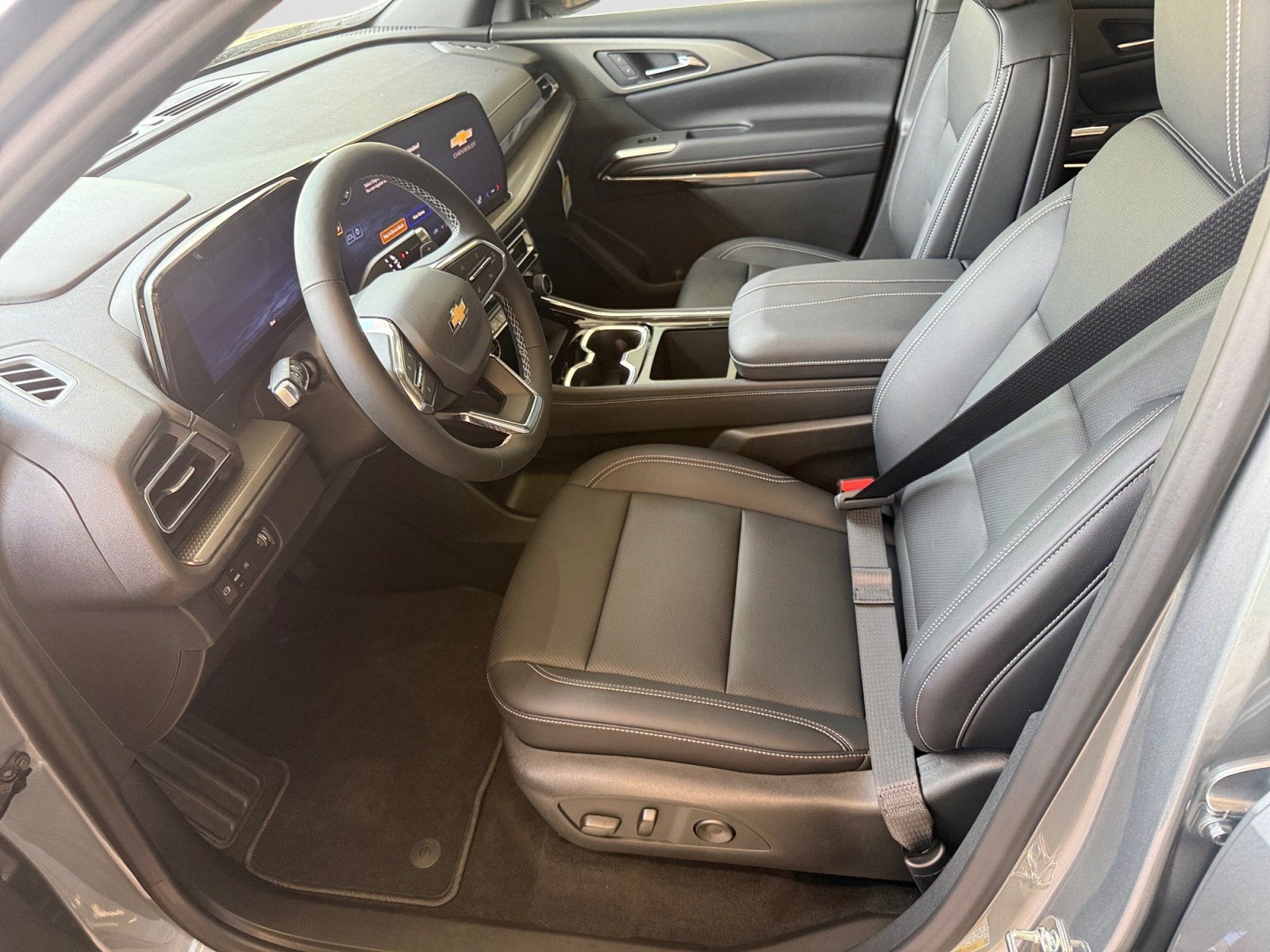 2027 Chevrolet Traverse FWD LT