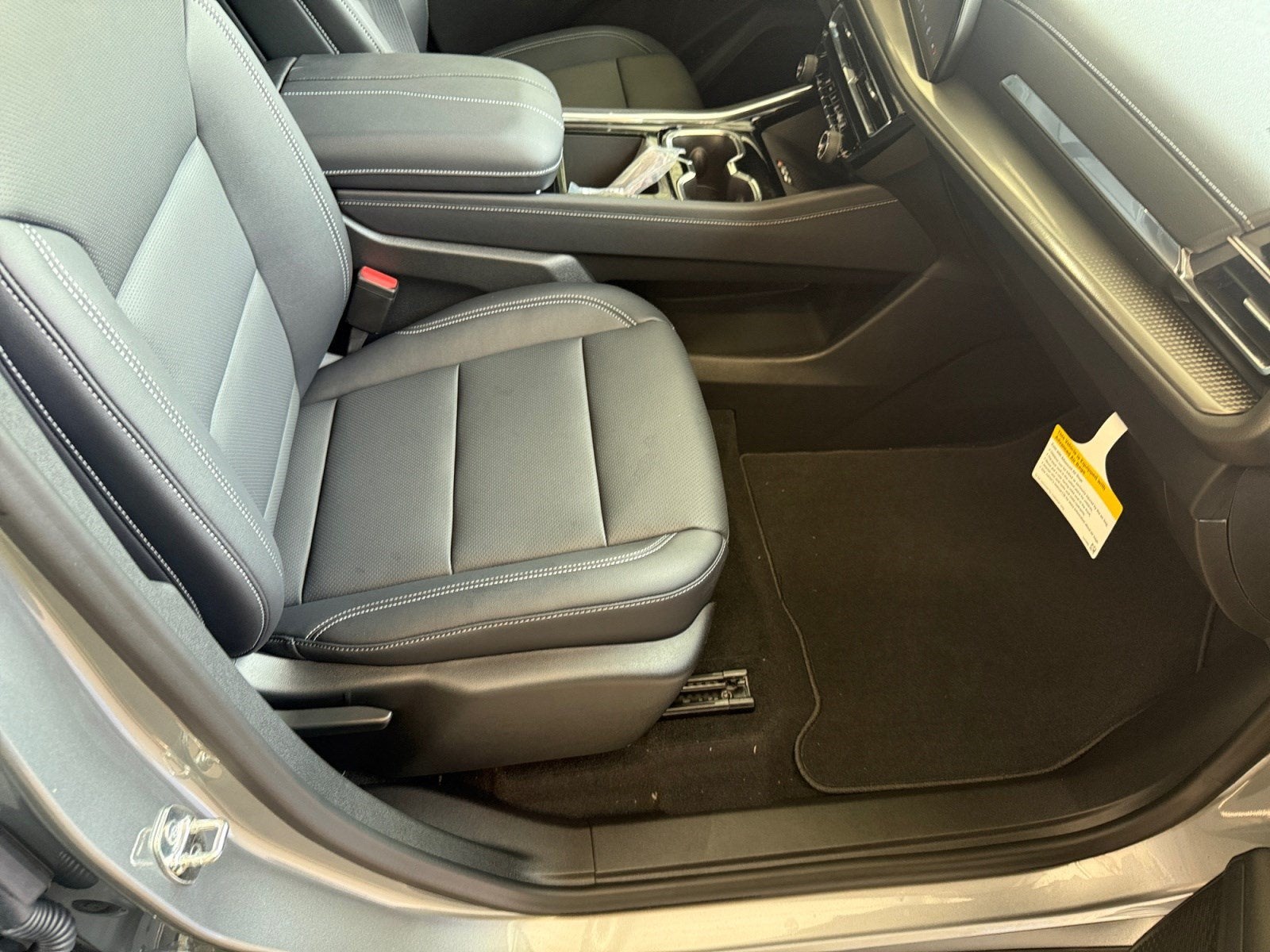 2027 Chevrolet Traverse FWD LT