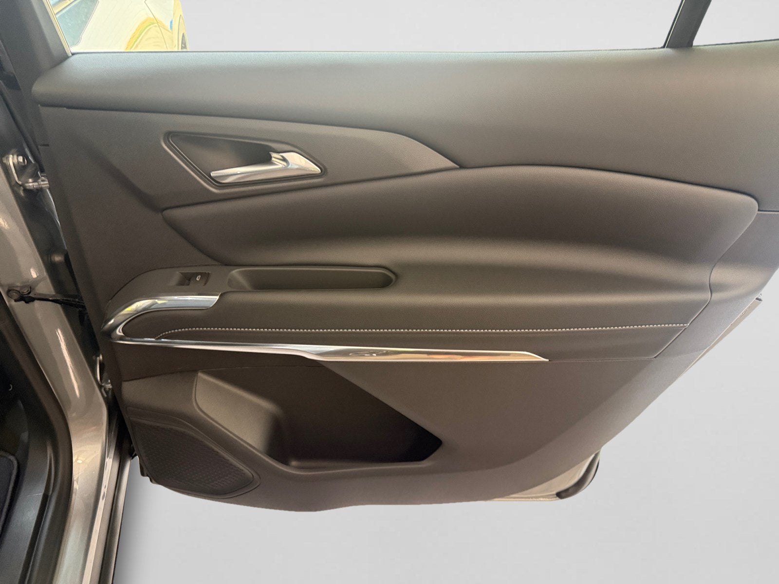 2027 Chevrolet Traverse FWD LT