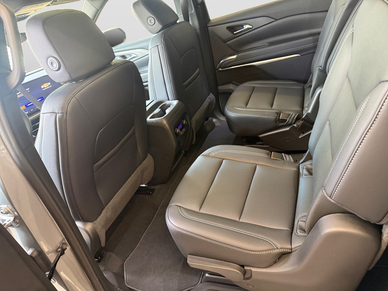 2027 Chevrolet Traverse FWD LT